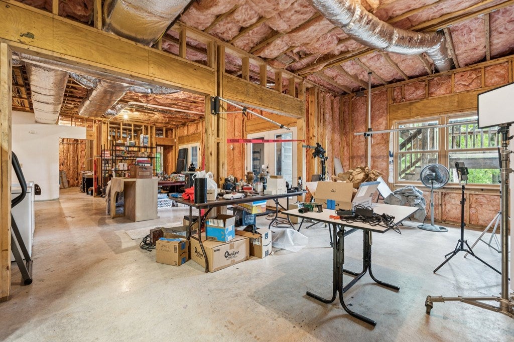 Ellijay, Georgia, 30540, United States, 3 Bedrooms Bedrooms, ,4 BathroomsBathrooms,Residential,For Sale,1952402