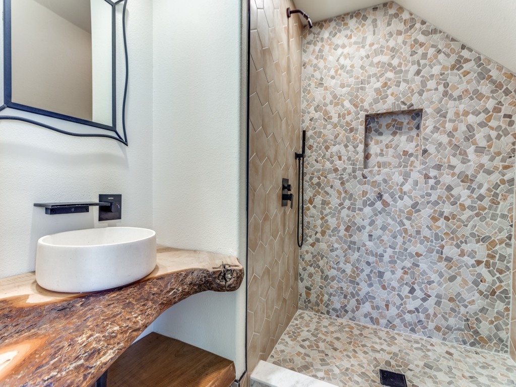 Fort Worth, Texas, 76179, United States, 5 Bedrooms Bedrooms, ,5 BathroomsBathrooms,Residential,For Sale,1721664
