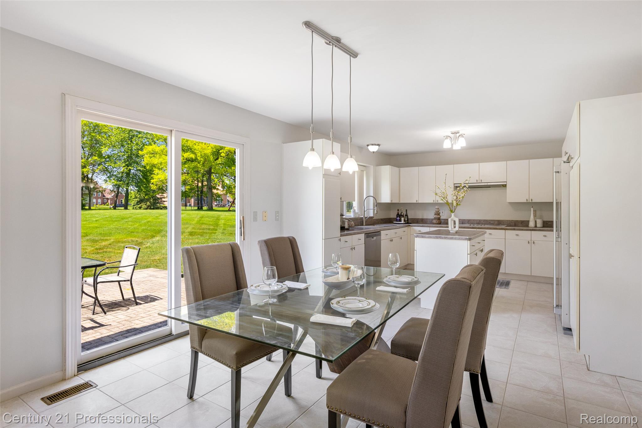 LakeOrion, Michigan, 48359, United States, 4 Bedrooms Bedrooms, ,3 BathroomsBathrooms,Residential,For Sale,1973715