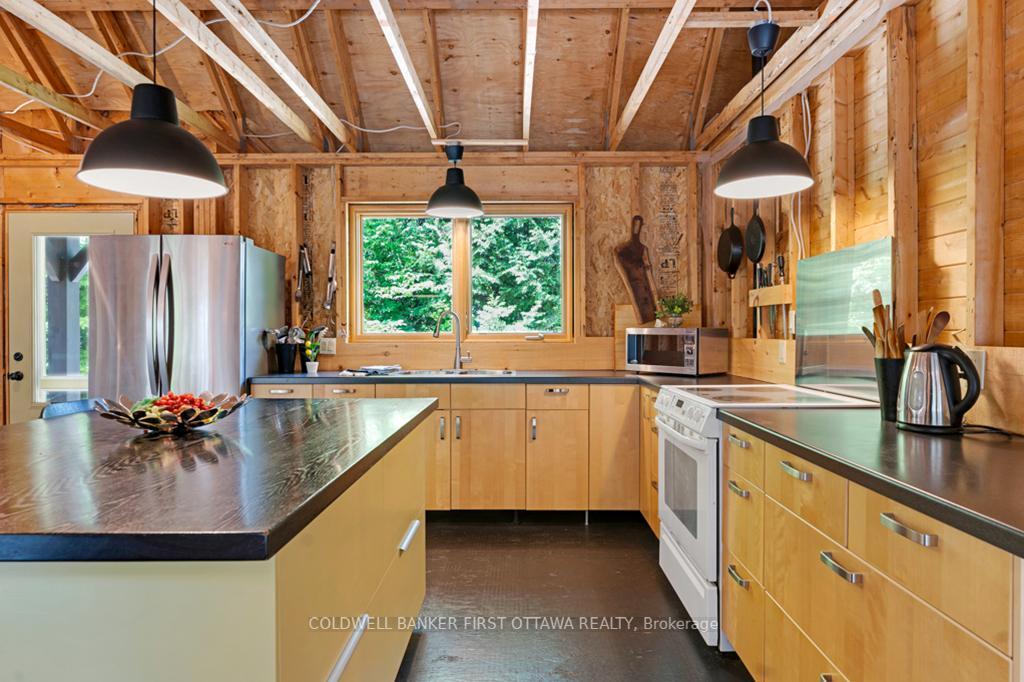 FRONTENAC, Ontario, K0H 2J0, CA, 3 Bedrooms Bedrooms, ,Residential,For Sale,1902002