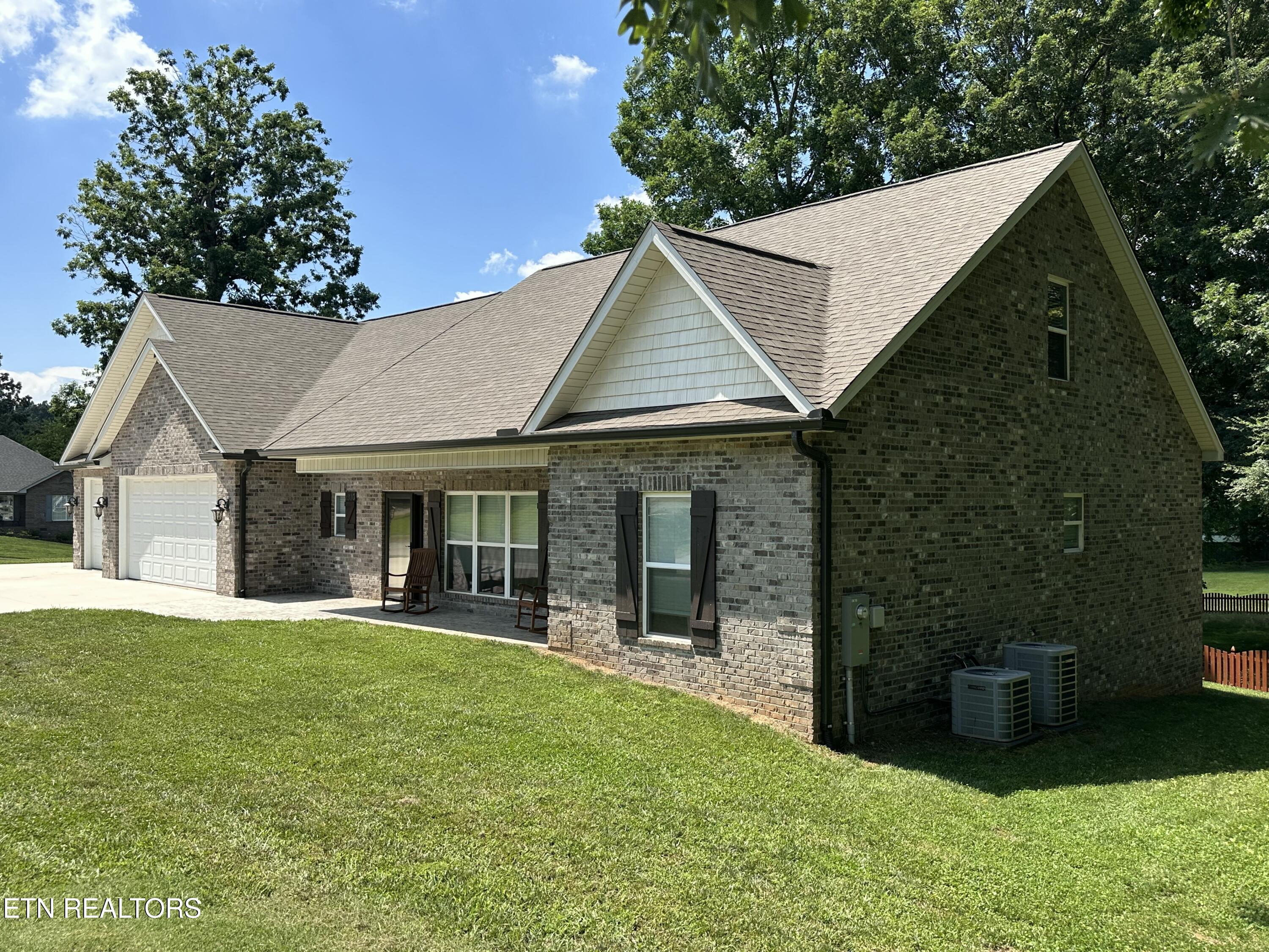 Maryville, Tennessee, 37804, United States, 5 Bedrooms Bedrooms, ,3 BathroomsBathrooms,Residential,For Sale,1927835