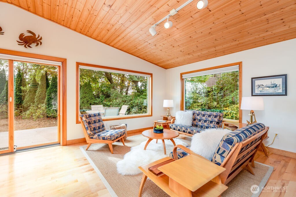 Hat Island, Washington, 98206, United States, 3 Bedrooms Bedrooms, ,1 BathroomBathrooms,Residential,For Sale,1974071