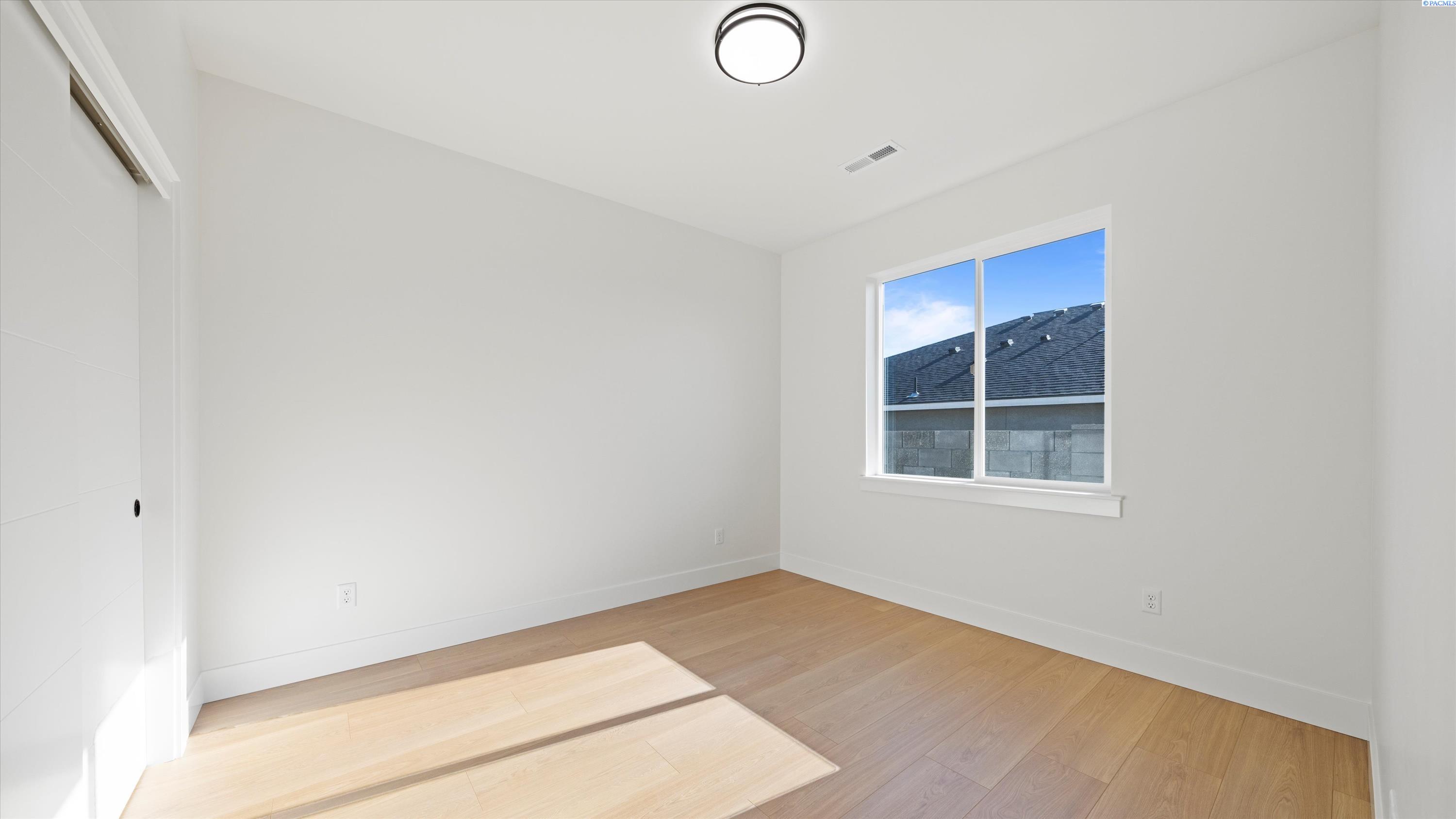 Richland, Washington, 99352, United States, 3 Bedrooms Bedrooms, ,2 BathroomsBathrooms,Residential,For Sale,2000656