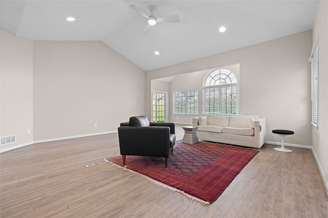 Ohio Twp, Pennsylvania, 15237, United States, 2 Bedrooms Bedrooms, ,3 BathroomsBathrooms,Residential,For Sale,1984724