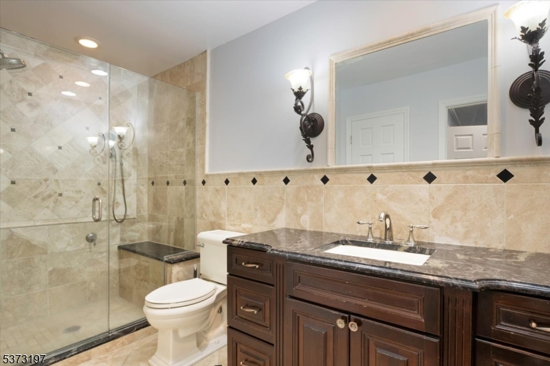 Clifton, New Jersey, 07012, United States, 3 Bedrooms Bedrooms, ,3 BathroomsBathrooms,Residential,For Sale,1937751