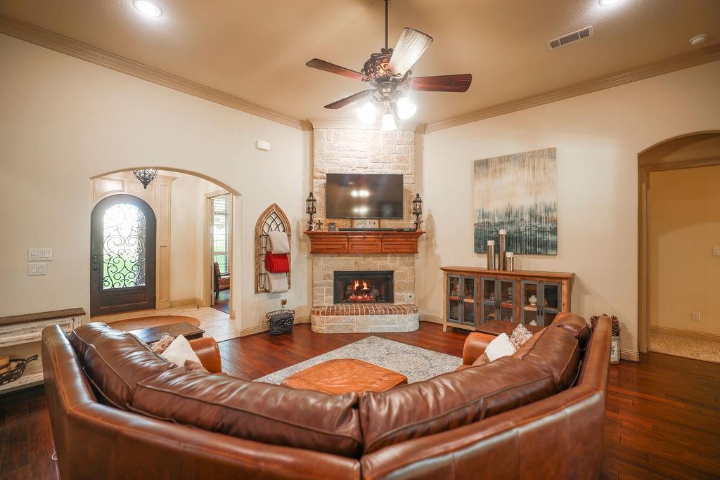 Wills Point, Texas, 75169, United States, 4 Bedrooms Bedrooms, ,4 BathroomsBathrooms,Residential,For Sale,1834995