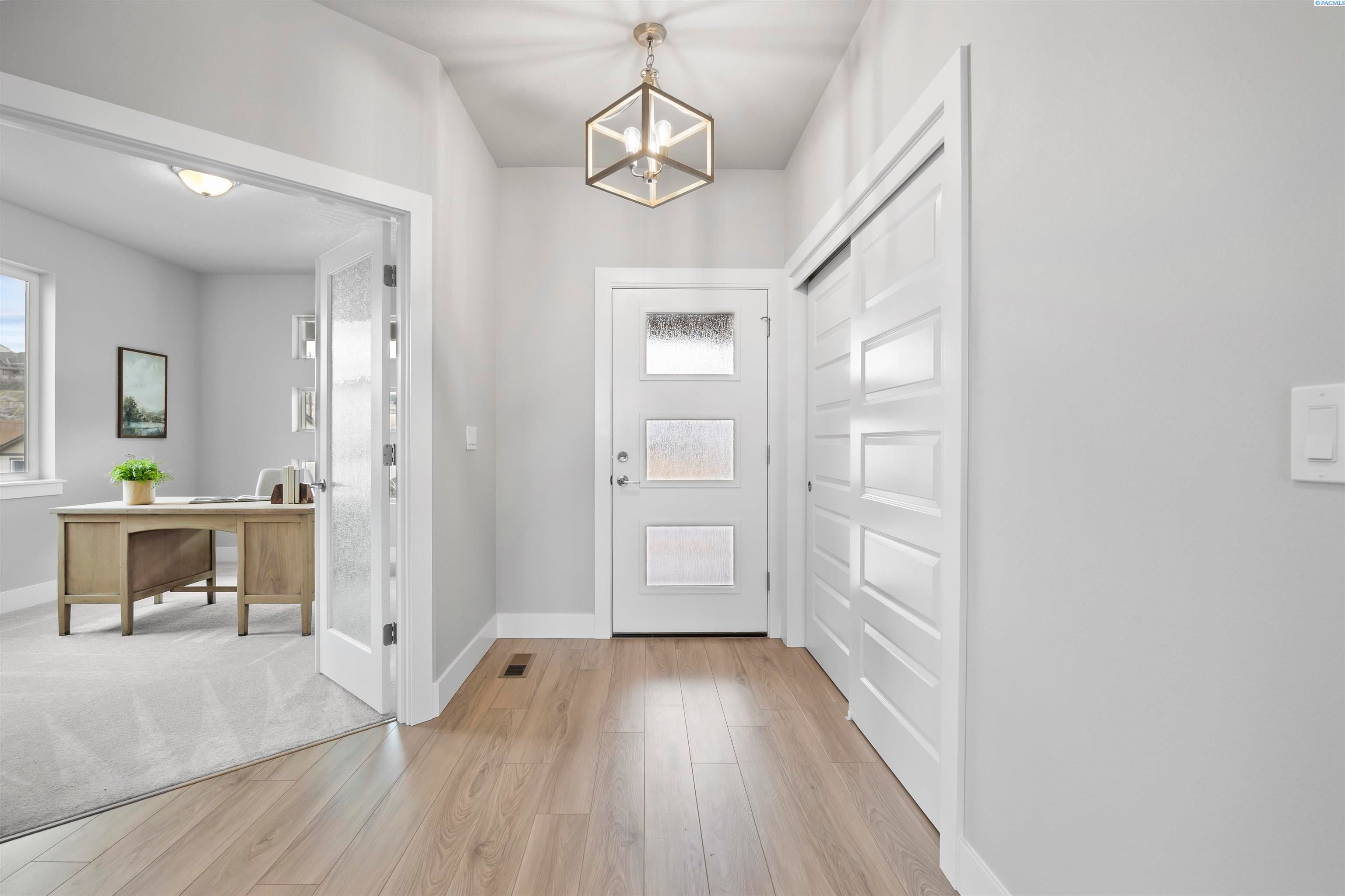 West Richland, Washington, 99353, United States, 4 Bedrooms Bedrooms, ,2 BathroomsBathrooms,Residential,For Sale,2014004