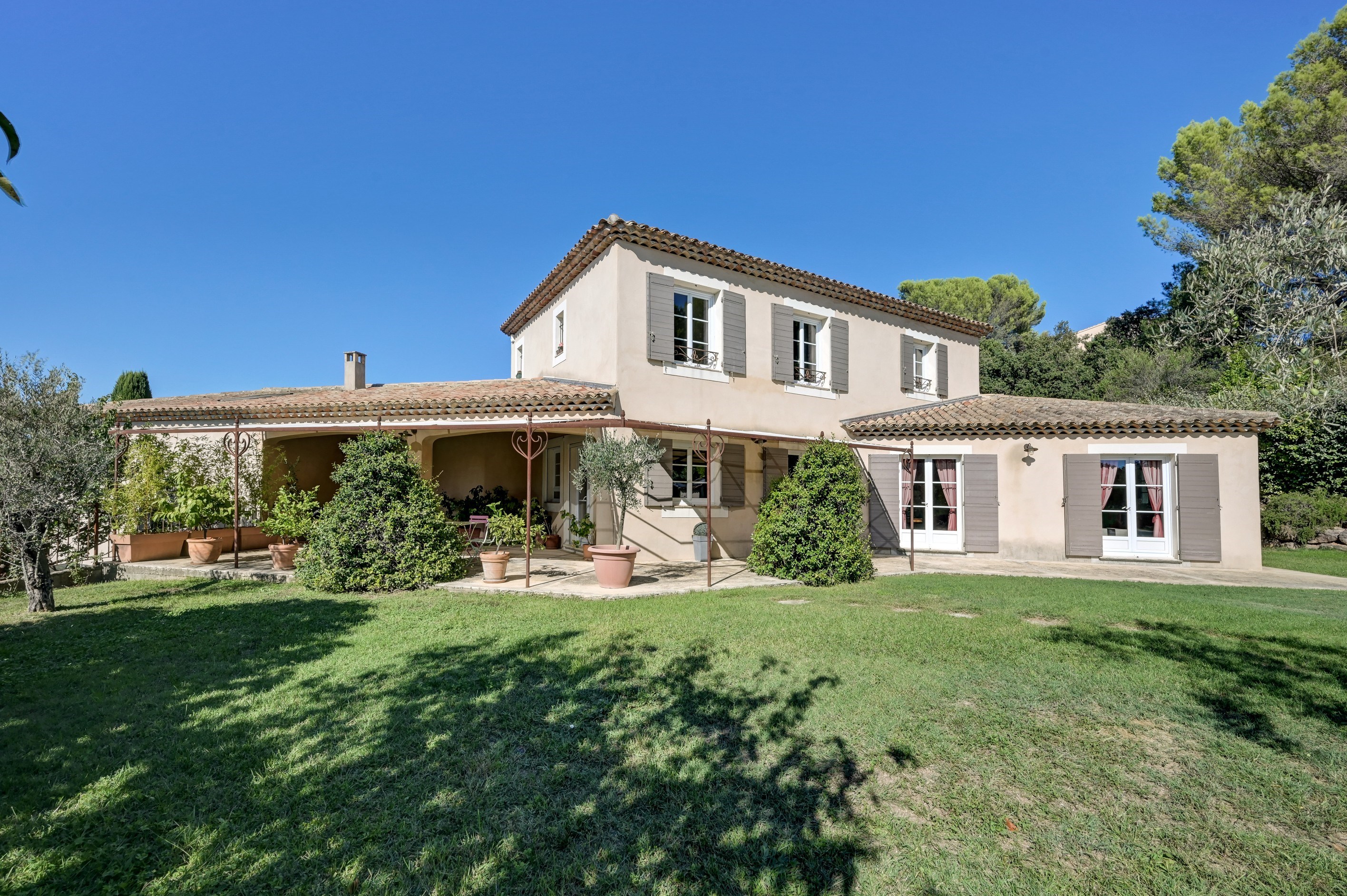  amily Home with Pool and Landscaped Grounds near Aix-en-Provence - 物件實景