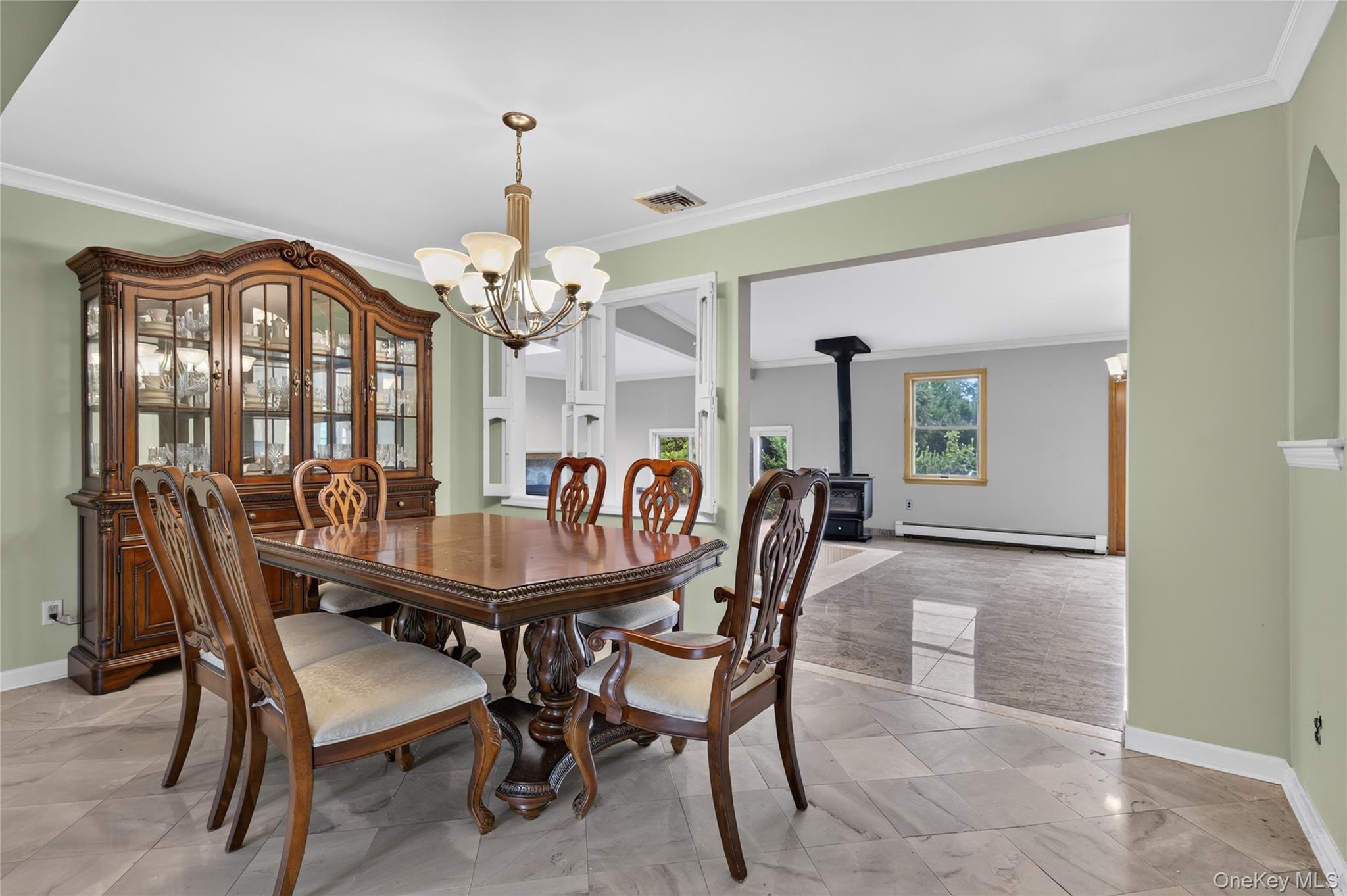  146 Longwood Avenue, Westbury, NY, 11590 - 物件實景