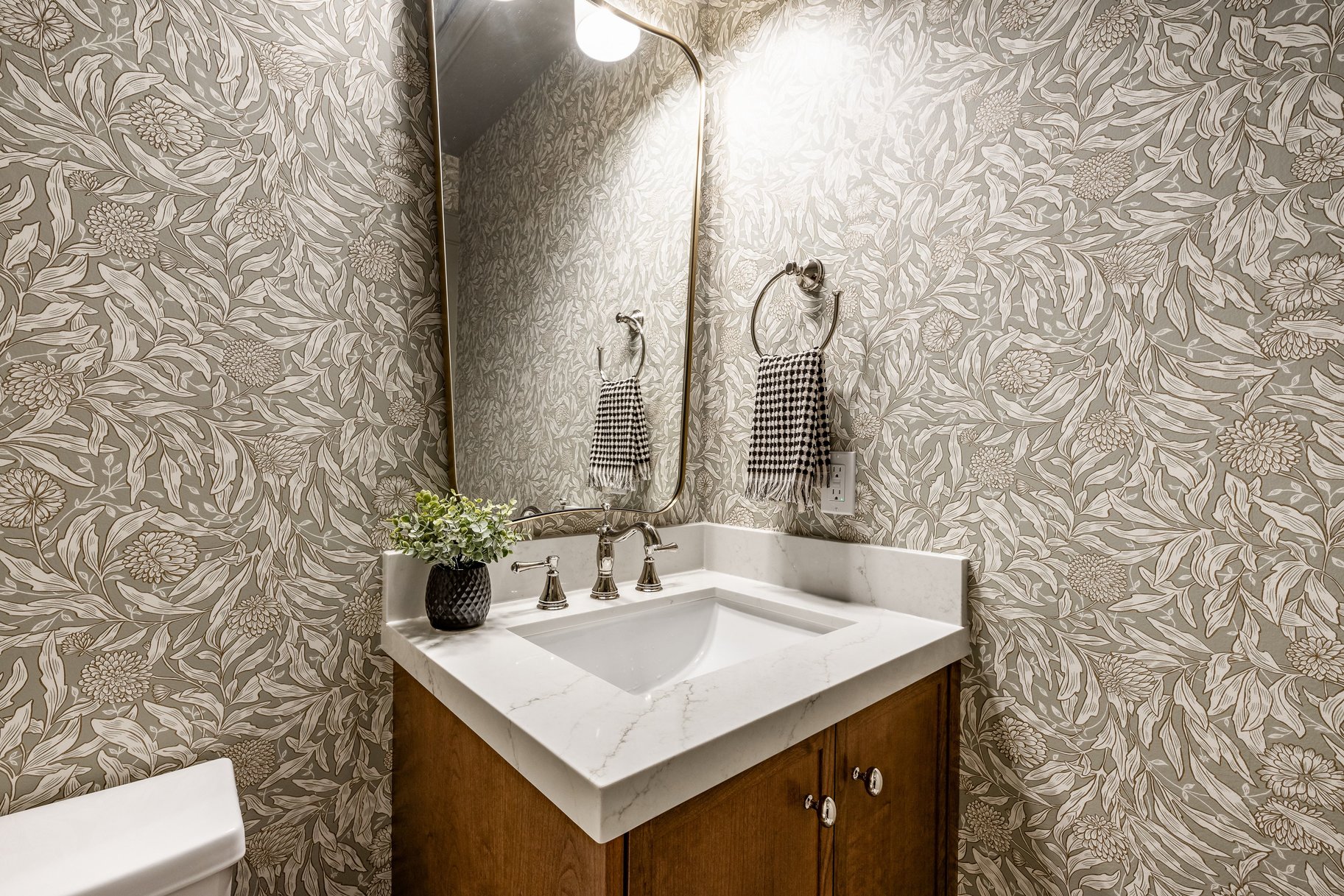  Beautifully Remodeled Home Perched Above SLC - 物件實景