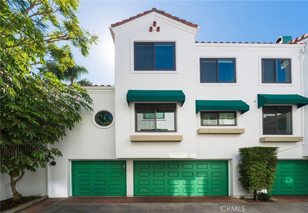 Huntington Beach, California, 92648, United States, 4 Bedrooms Bedrooms, ,3 BathroomsBathrooms,Residential,For Sale,1989716