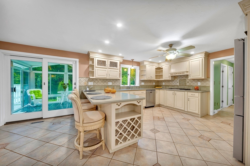 Mansfield, Massachusetts, 02048, United States, 4 Bedrooms Bedrooms, ,3 BathroomsBathrooms,Residential,For Sale,2001222