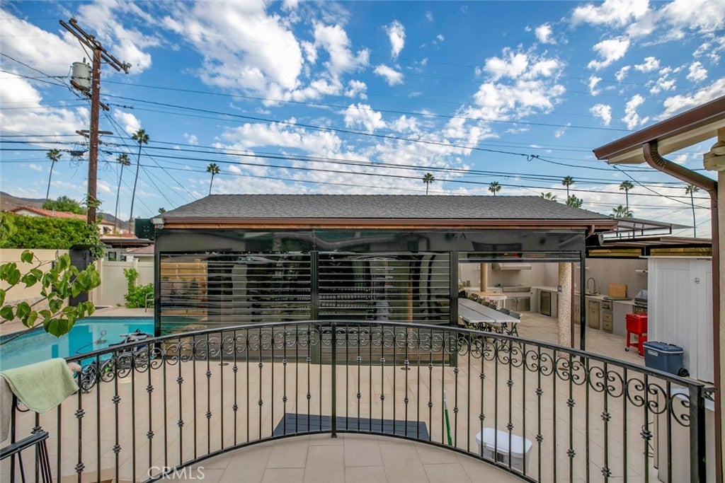 Glendale, California, 91201, United States, 4 Bedrooms Bedrooms, ,5 BathroomsBathrooms,Residential,For Sale,1969452