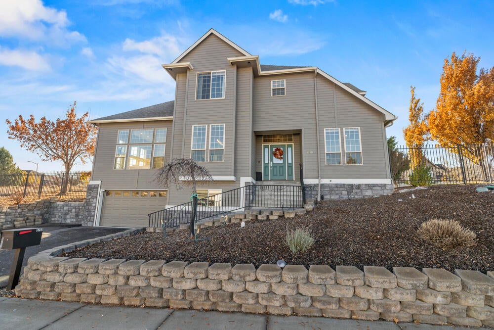 Klamath Falls, Oregon, 97601, United States, 3 Bedrooms Bedrooms, ,3 BathroomsBathrooms,Residential,For Sale,1848515