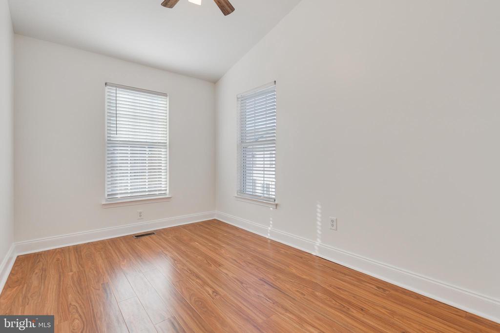 Chantilly, Virginia, 20152, United States, 4 Bedrooms Bedrooms, ,3 BathroomsBathrooms,Residential,For Sale,1988850