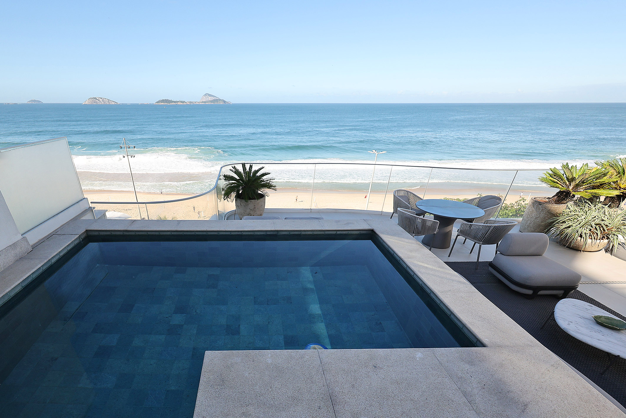 Uninterrupted Ocean Views in a One-of-a-Kind Penthouse in Leblon - 物件實景