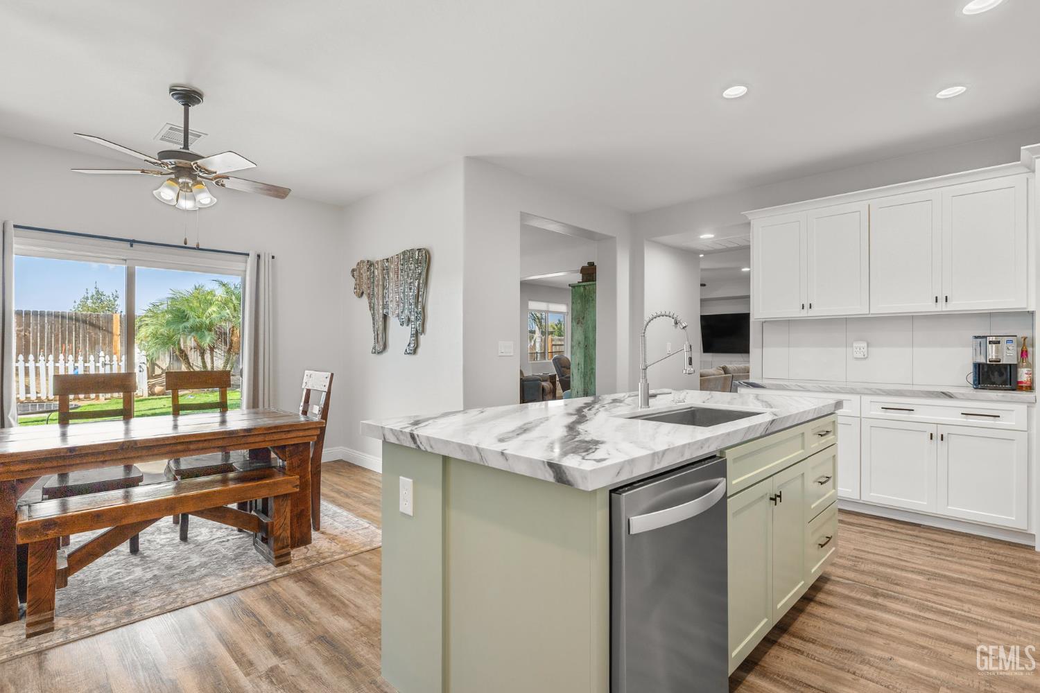 Bakersfield, California, 93312, United States, 3 Bedrooms Bedrooms, ,2 BathroomsBathrooms,Residential,For Sale,1989296