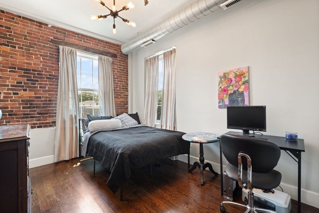 Salem, Massachusetts, 01970, United States, 2 Bedrooms Bedrooms, ,2 BathroomsBathrooms,Residential,For Sale,1896365