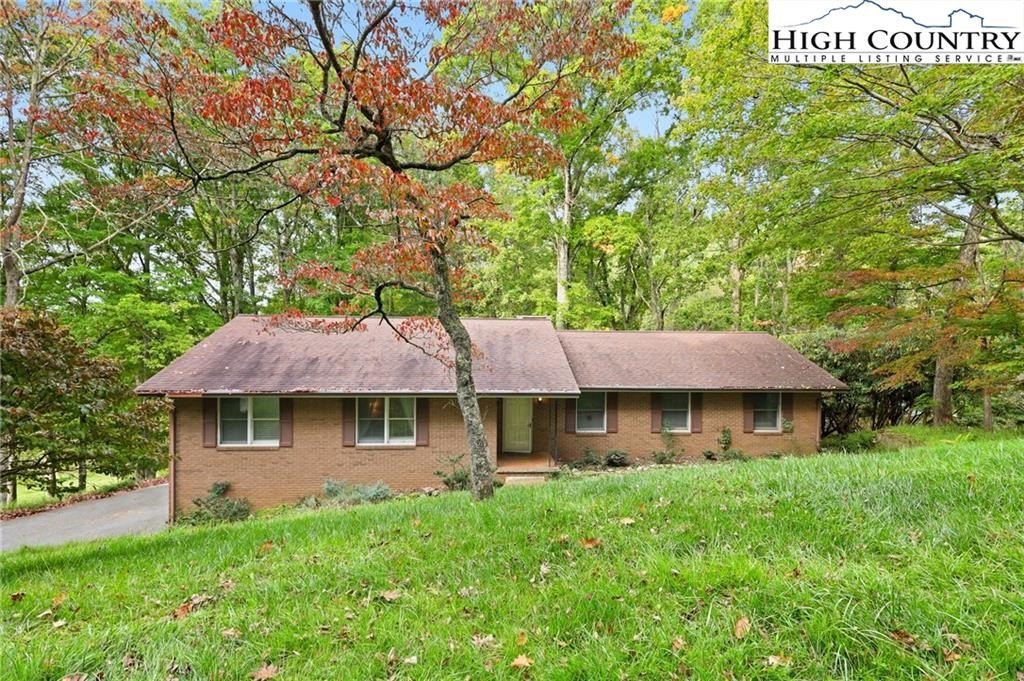 Boone, North Carolina, 28607, United States, 3 Bedrooms Bedrooms, ,3 BathroomsBathrooms,Residential,For Sale,1974866