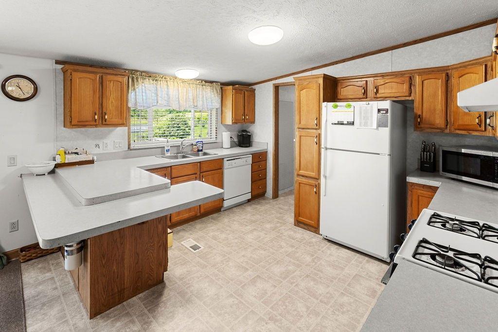 Franklin, New York, 13775, United States, 3 Bedrooms Bedrooms, ,2 BathroomsBathrooms,Residential,For Sale,1967662