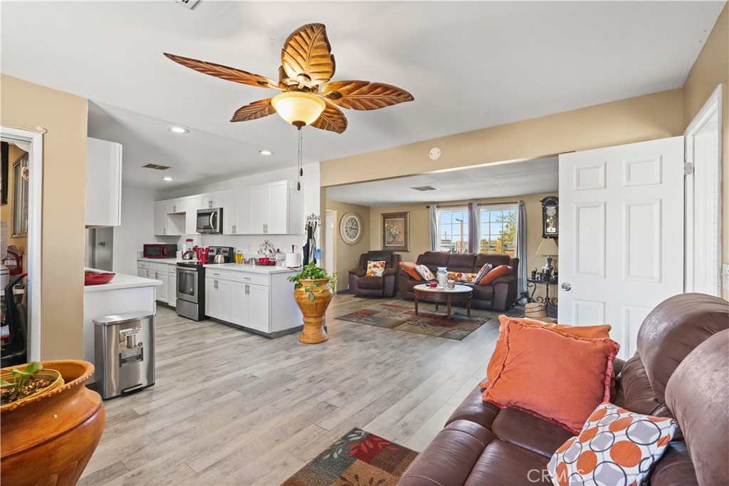 Palmdale, California, 93552, United States, 4 Bedrooms Bedrooms, ,3 BathroomsBathrooms,Residential,For Sale,1980960