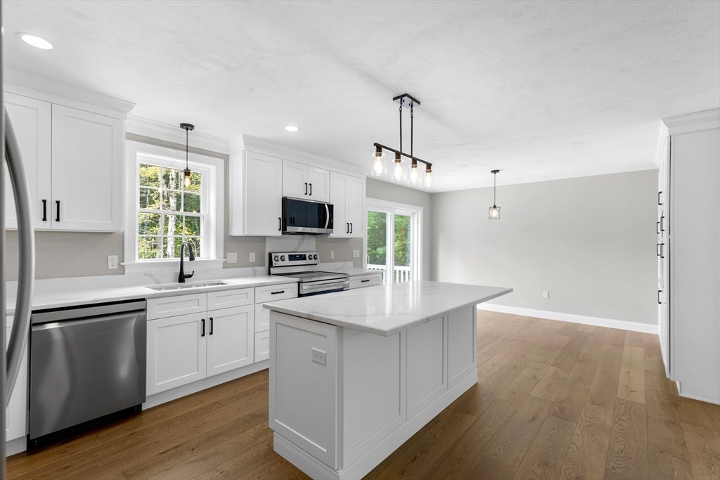 Lakeville, Massachusetts, 02347, United States, 3 Bedrooms Bedrooms, ,3 BathroomsBathrooms,Residential,For Sale,1943021