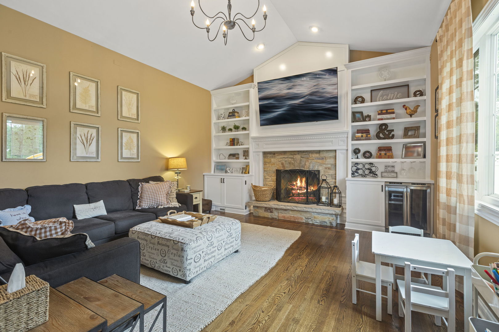 Prospect Heights, Illinois, 60070, United States, 4 Bedrooms Bedrooms, ,4 BathroomsBathrooms,Residential,For Sale,1940157