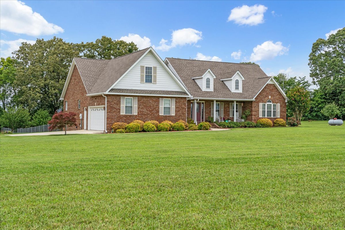 Winchester, Tennessee, 37398, United States, 4 Bedrooms Bedrooms, ,2 BathroomsBathrooms,Residential,For Sale,1921635