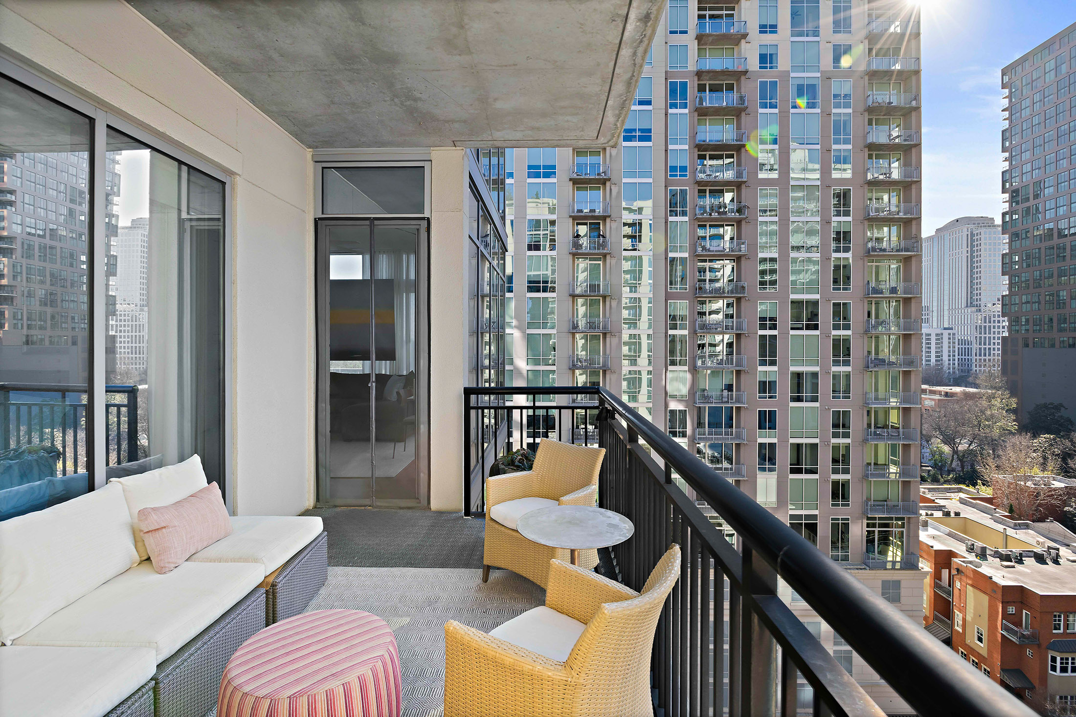  Modern Intown Living at Luxe - 物件實景