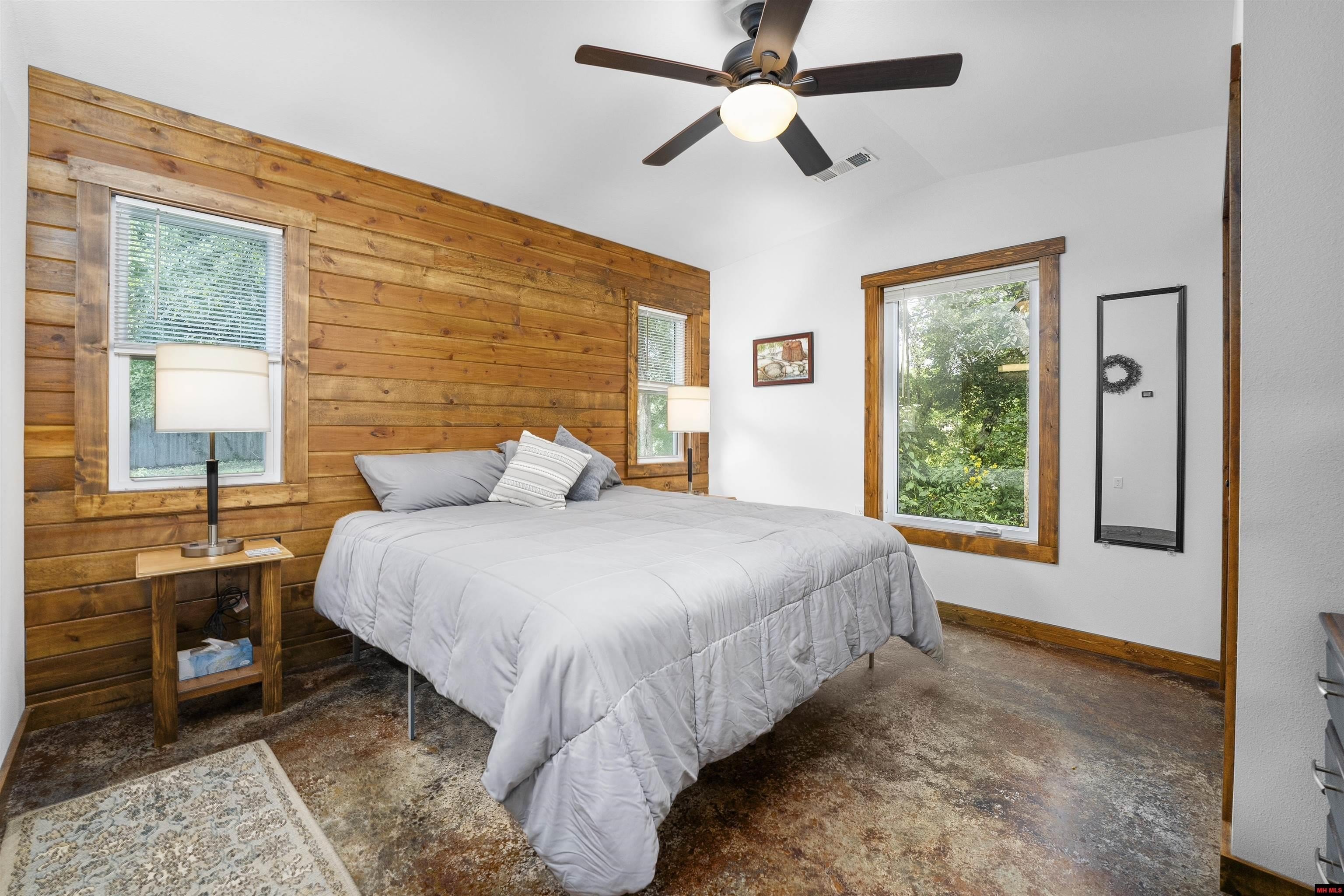 Norfork, Arkansas, 72658, United States, 4 Bedrooms Bedrooms, ,4 BathroomsBathrooms,Residential,For Sale,1976575