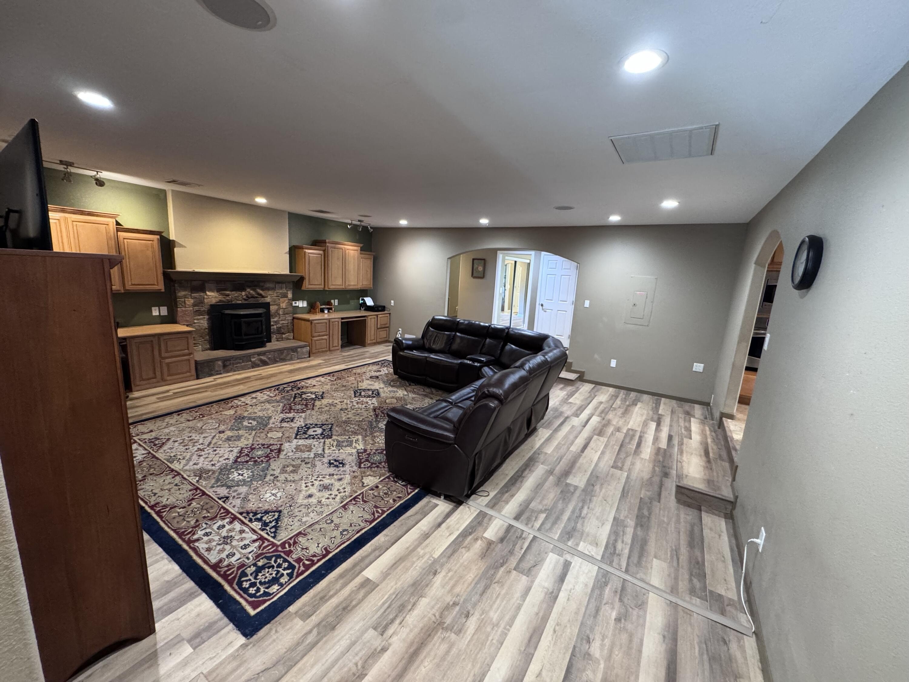 Rogue River, Oregon, 97537, United States, 3 Bedrooms Bedrooms, ,4 BathroomsBathrooms,Residential,For Sale,1982617