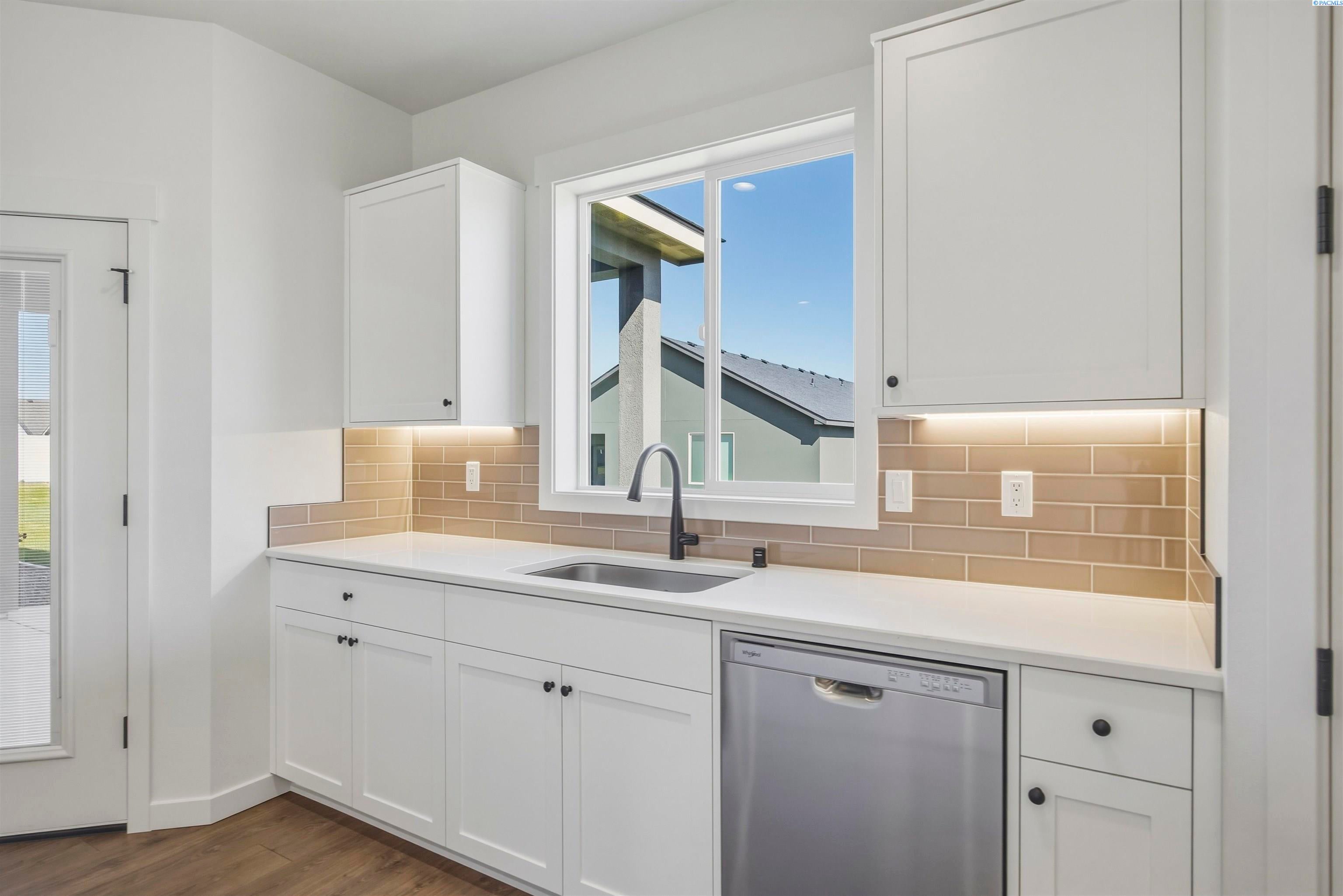 Richland, Washington, 99352, United States, 3 Bedrooms Bedrooms, ,3 BathroomsBathrooms,Residential,For Sale,2033532