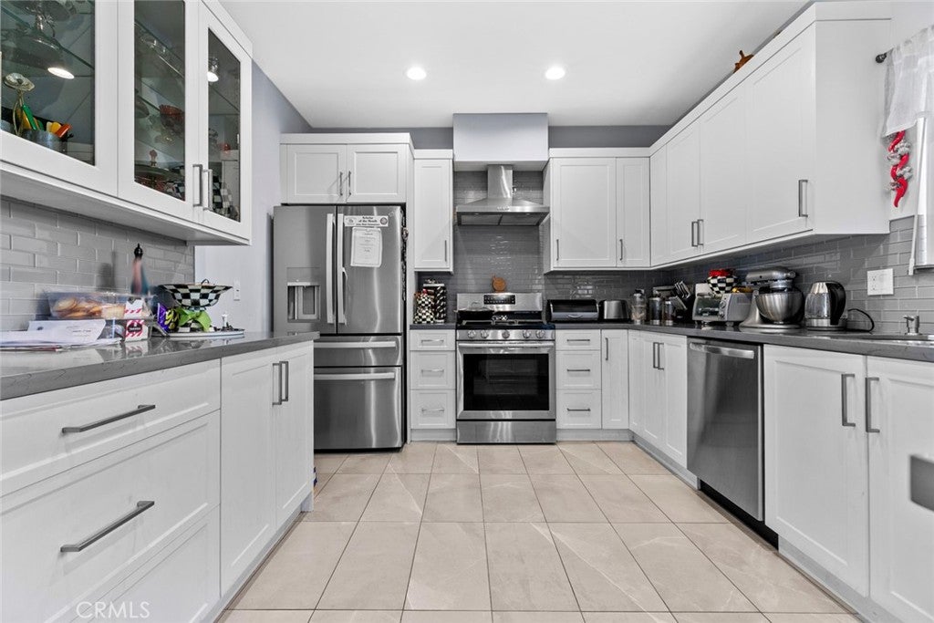 Sun Valley, California, 91352, United States, 5 Bedrooms Bedrooms, ,3 BathroomsBathrooms,Residential,For Sale,1987876