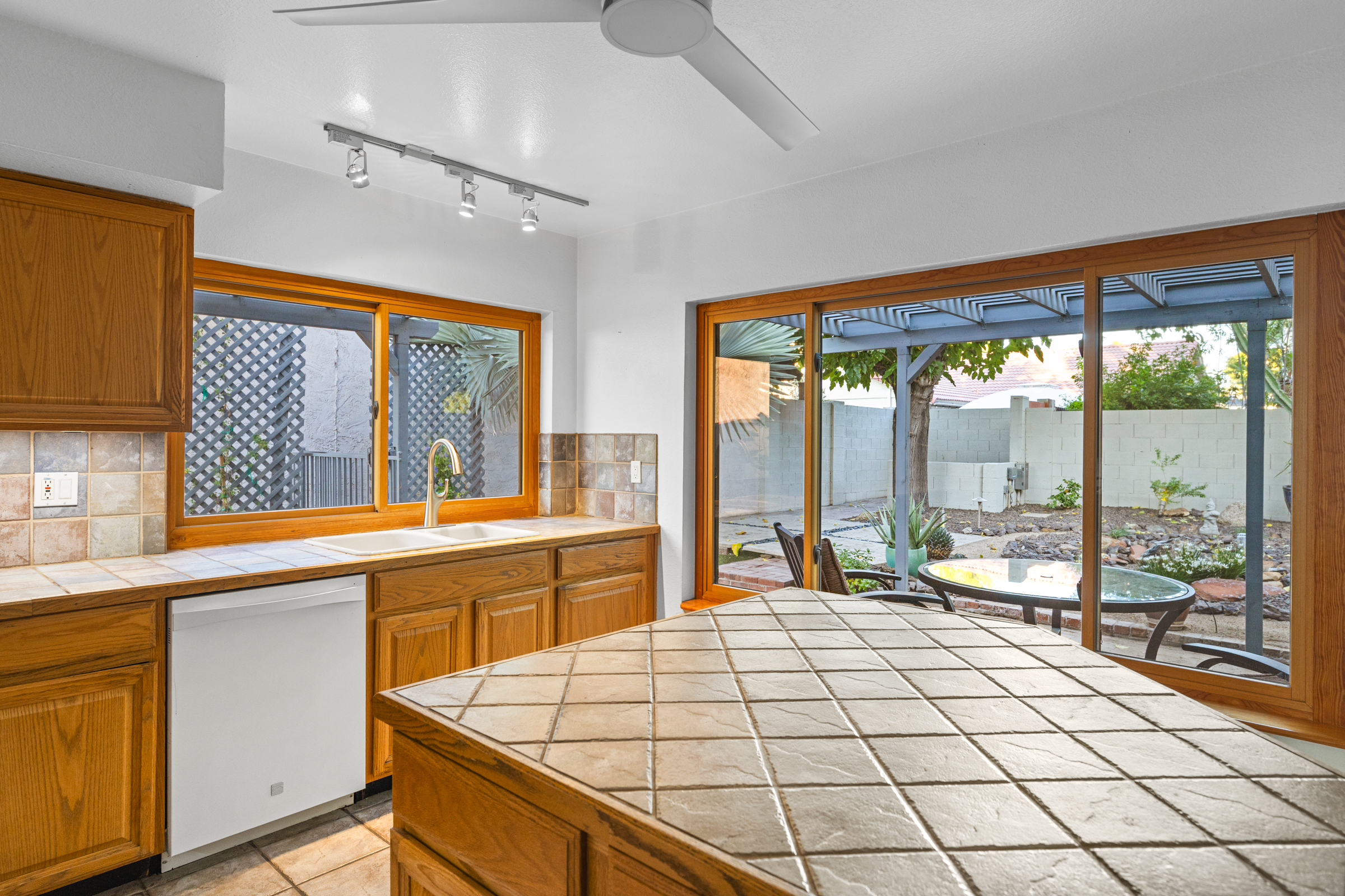 Tempe, Arizona, 85283, United States, 4 Bedrooms Bedrooms, ,3 BathroomsBathrooms,Residential,For Sale,1985738