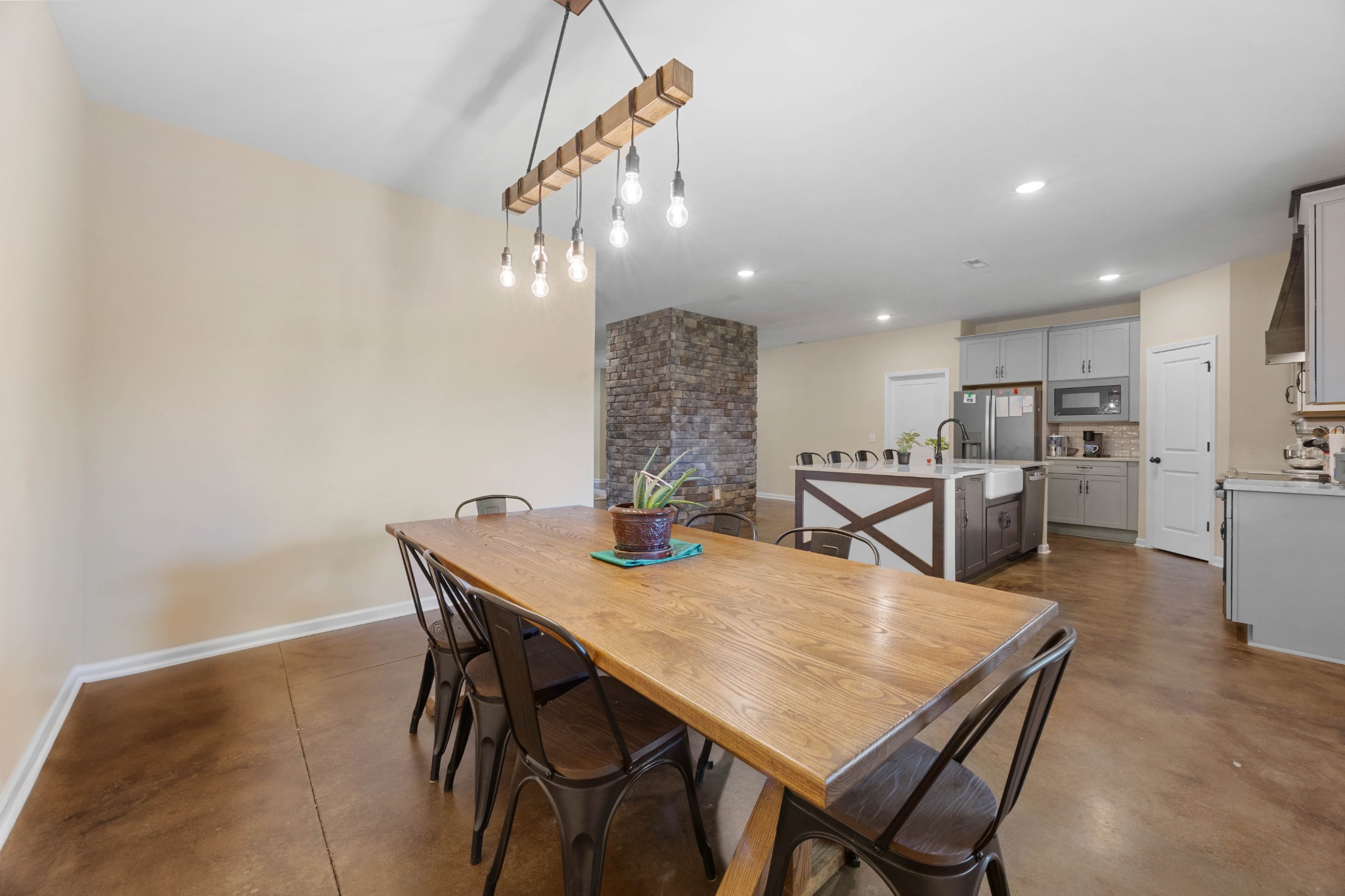 Indian Mound, Tennessee, 37079, United States, 3 Bedrooms Bedrooms, ,2 BathroomsBathrooms,Residential,For Sale,1866881