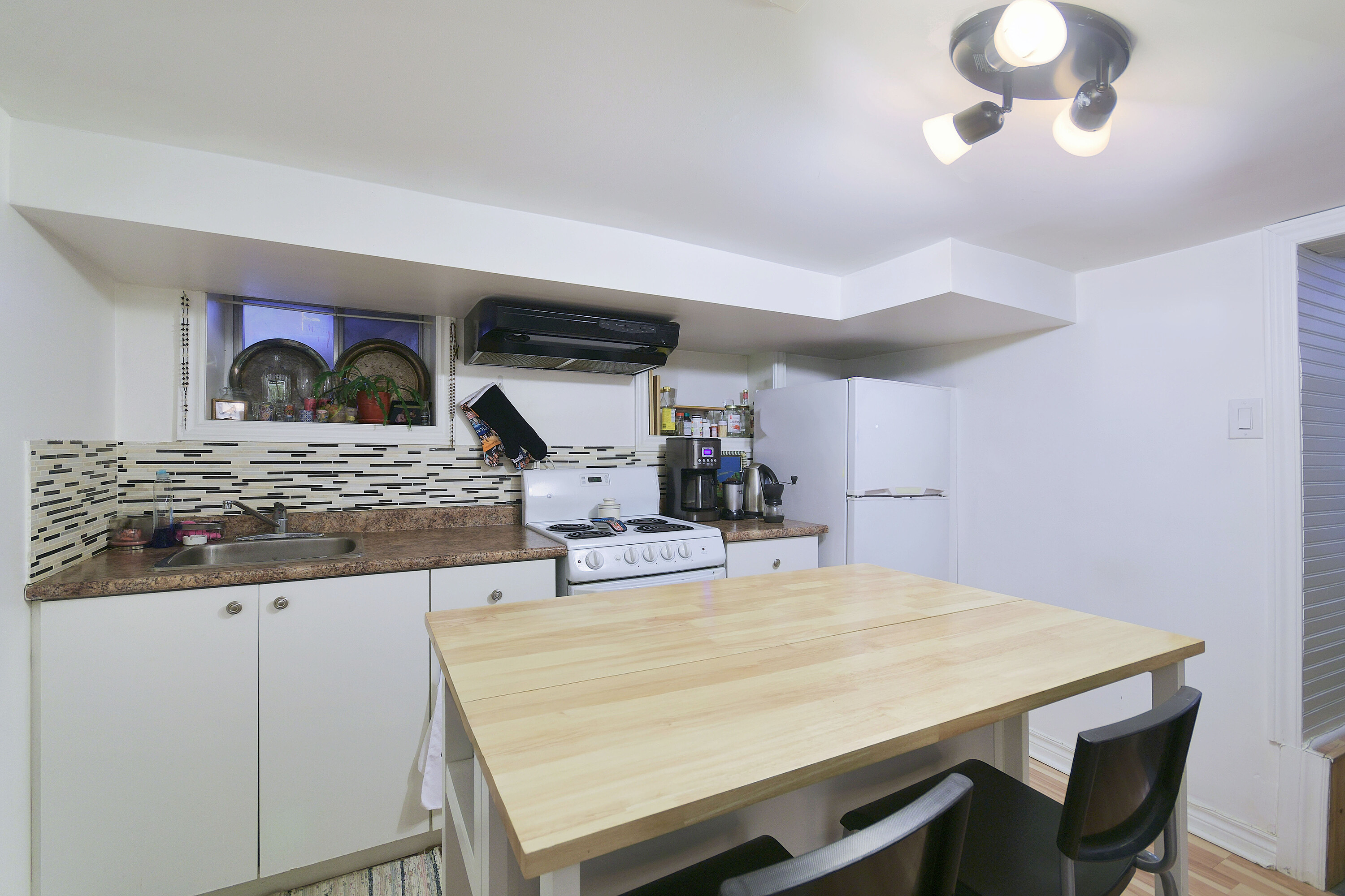  Turn Key Income Property - 物件實景
