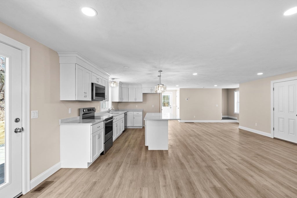 Plymouth, Massachusetts, 02360, United States, 3 Bedrooms Bedrooms, ,4 BathroomsBathrooms,Residential,For Sale,2049050