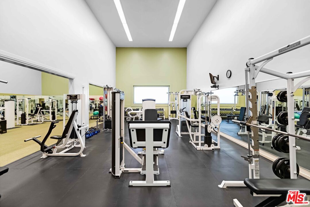 Los Angeles, California, 90077, United States, 5 Bedrooms Bedrooms, ,1 BathroomBathrooms,Residential,For Sale,1987970