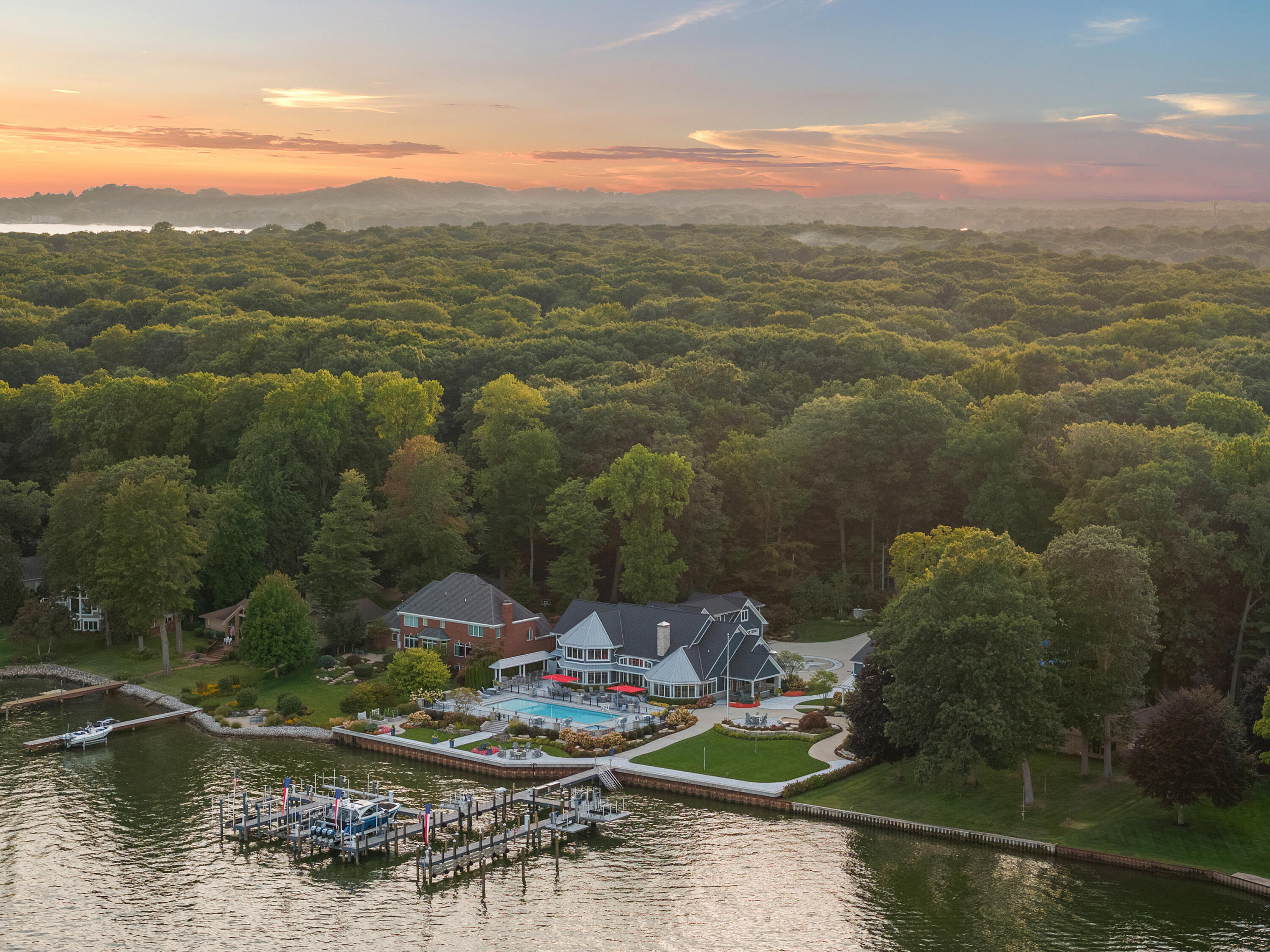 Holland, Michigan, 49424, United States, 9 Bedrooms Bedrooms, ,12 BathroomsBathrooms,Residential,For Sale,1806081