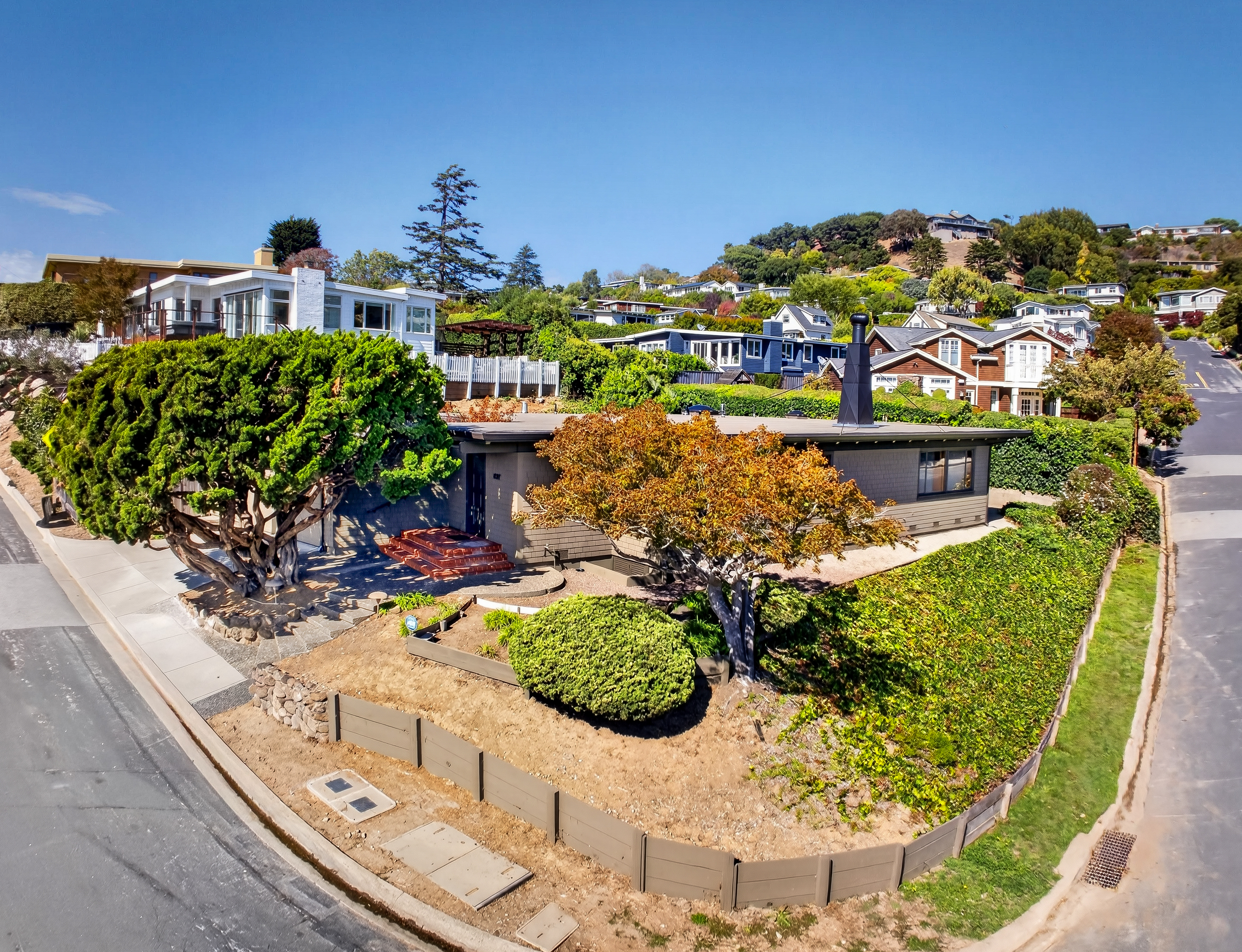  Mid-Century Character. Bay Views. A Rare Tiburon Opportunity - 物件實景