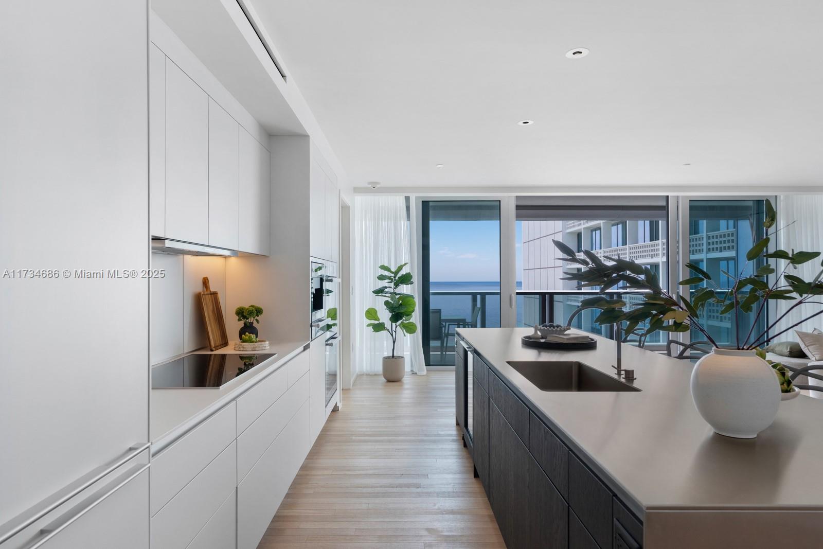 Miami Beach, Florida, 33140, United States, 3 Bedrooms Bedrooms, ,4 BathroomsBathrooms,Residential,For Sale,1696692