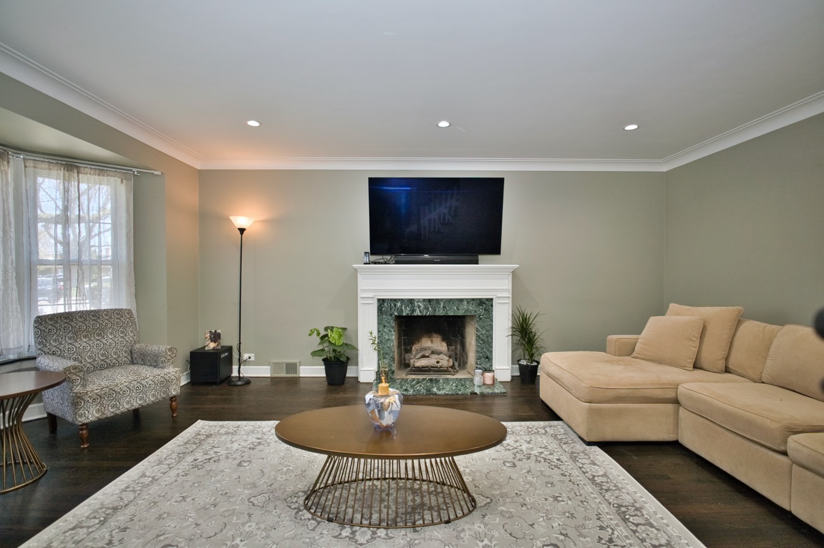 Lincolnwood, Illinois, 60712, United States, 3 Bedrooms Bedrooms, ,2 BathroomsBathrooms,Residential,For Sale,1863685