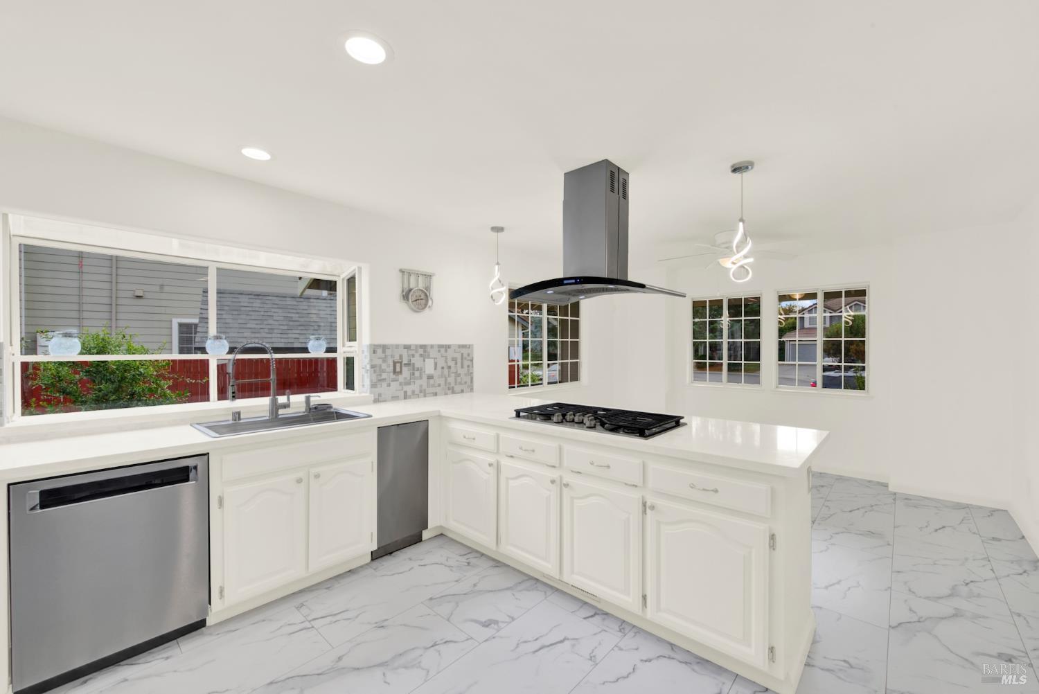 Dixon, California, 95620, United States, 5 Bedrooms Bedrooms, ,3 BathroomsBathrooms,Residential,For Sale,1992877