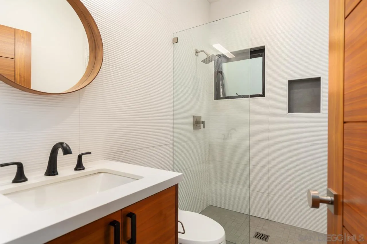 La Jolla, California, 92037, United States, 4 Bedrooms Bedrooms, ,3 BathroomsBathrooms,Residential,For Sale,1992074