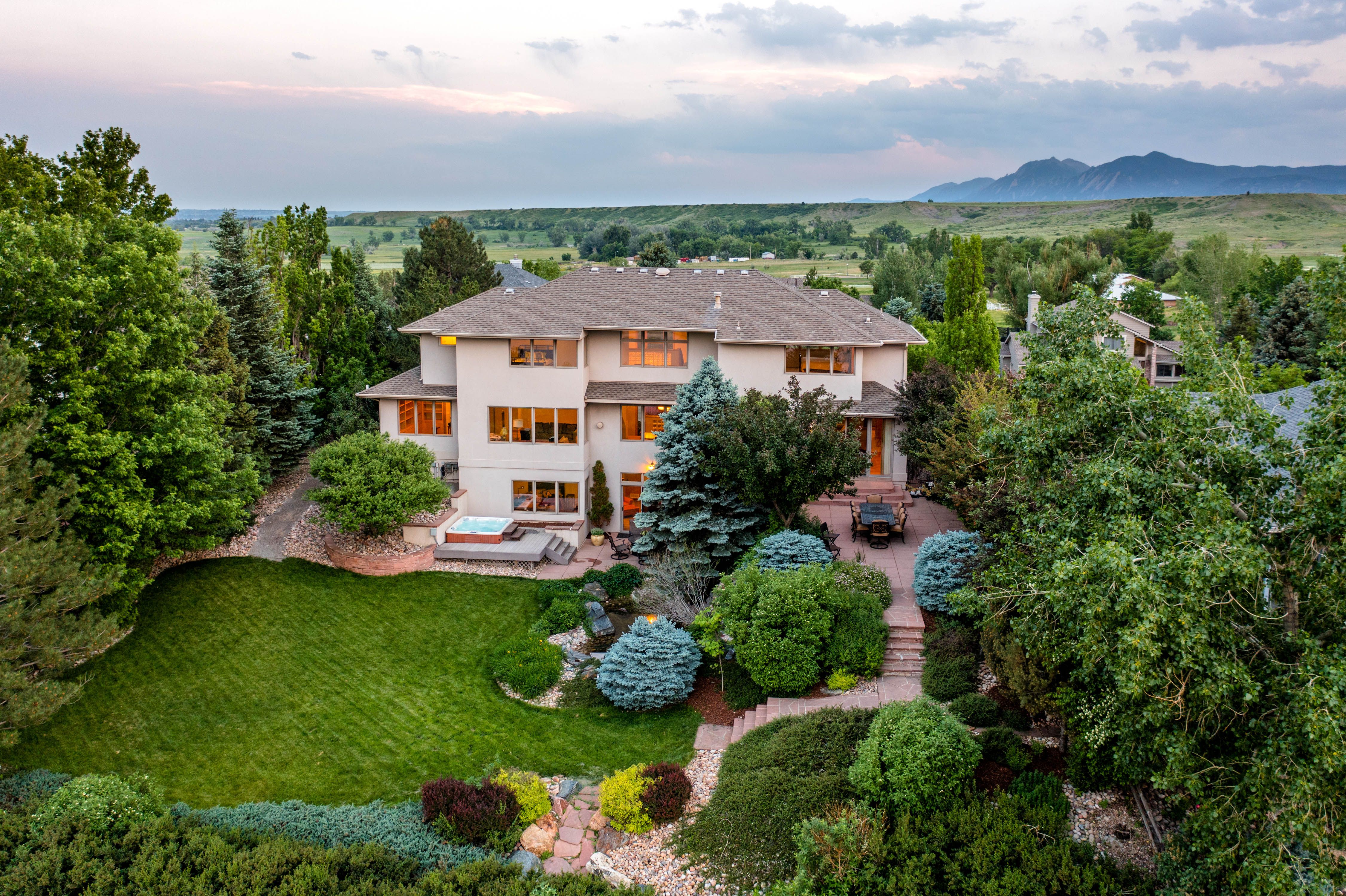  Timeless Waterfront Home With Beautiful Views - 物件實景