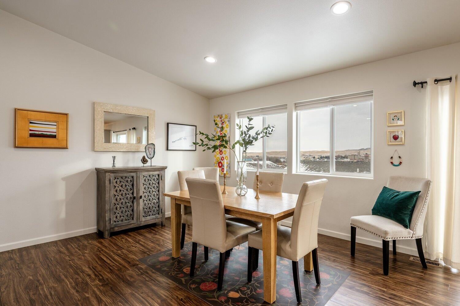 Sheridan, Wyoming, 82801, United States, 5 Bedrooms Bedrooms, ,3 BathroomsBathrooms,Residential,For Sale,2011699