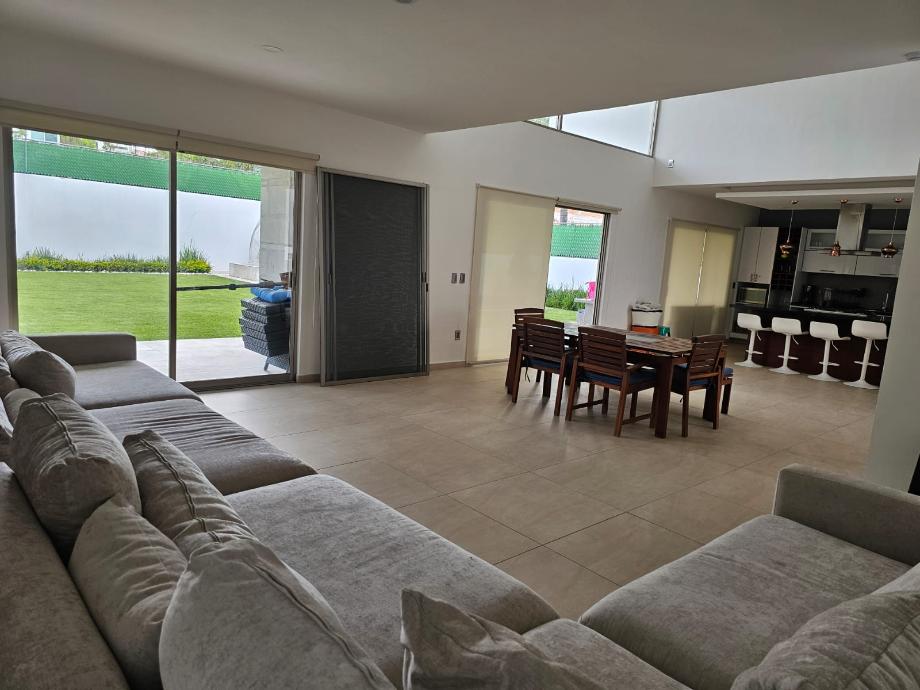Atlatlahucan, Morelos, 62847, Mexico, 4 Bedrooms Bedrooms, ,4 BathroomsBathrooms,Residential,For Sale,1918557