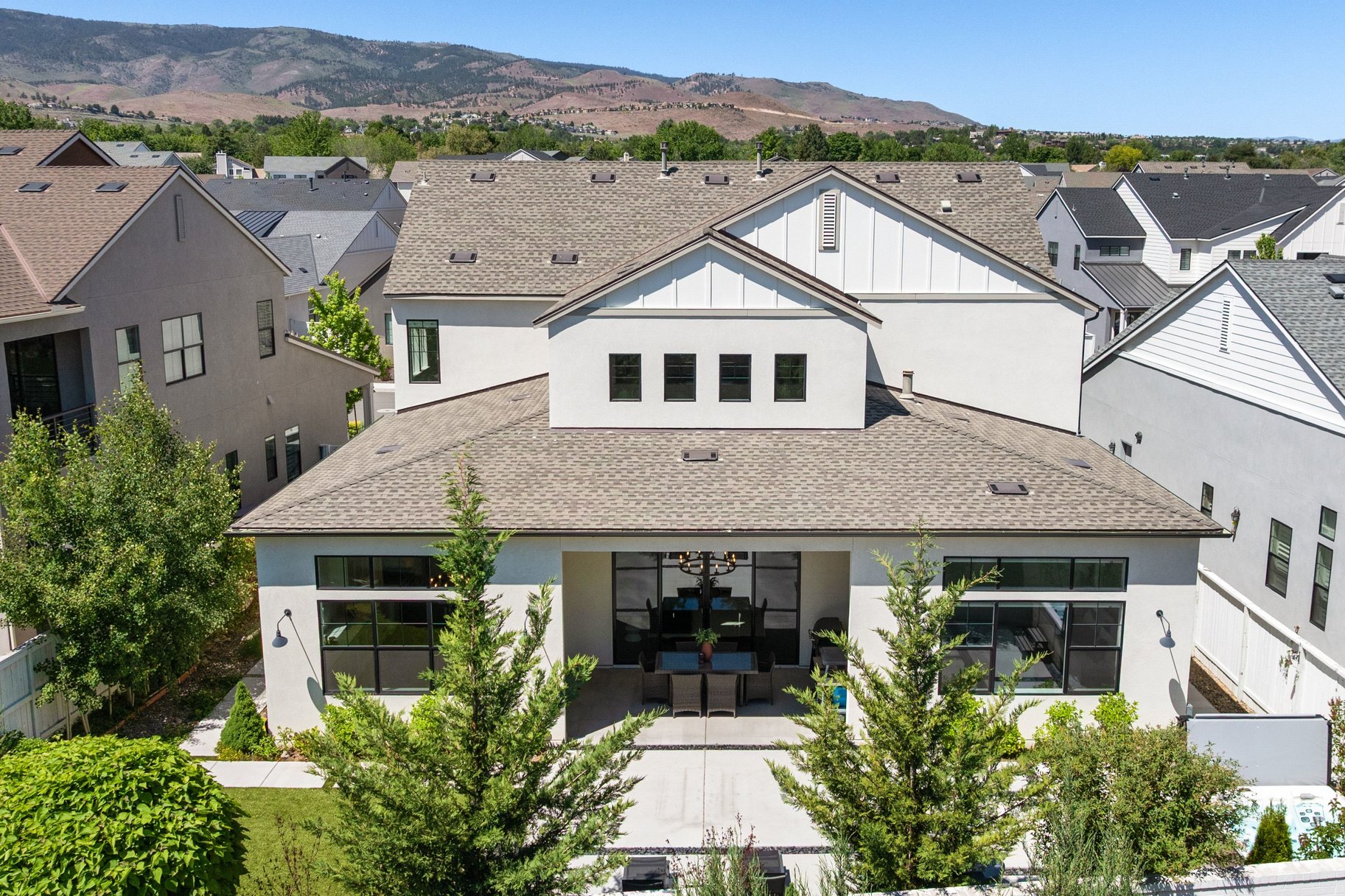  Custom 5-Bedroom Home on a Premium Lot in Rancharrah - 物件實景