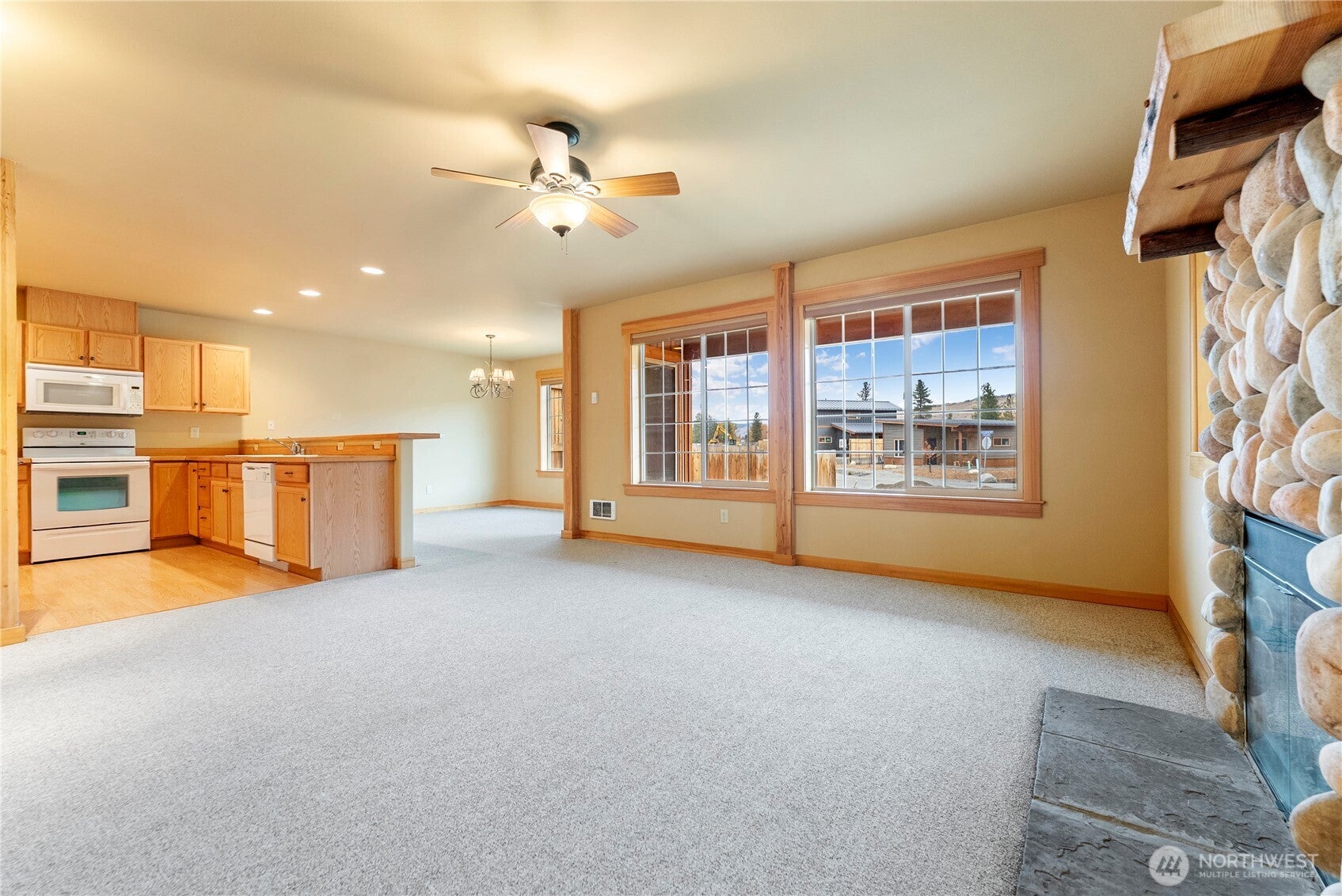 Winthrop, Washington, 98862, United States, 3 Bedrooms Bedrooms, ,3 BathroomsBathrooms,Residential,For Sale,1997412