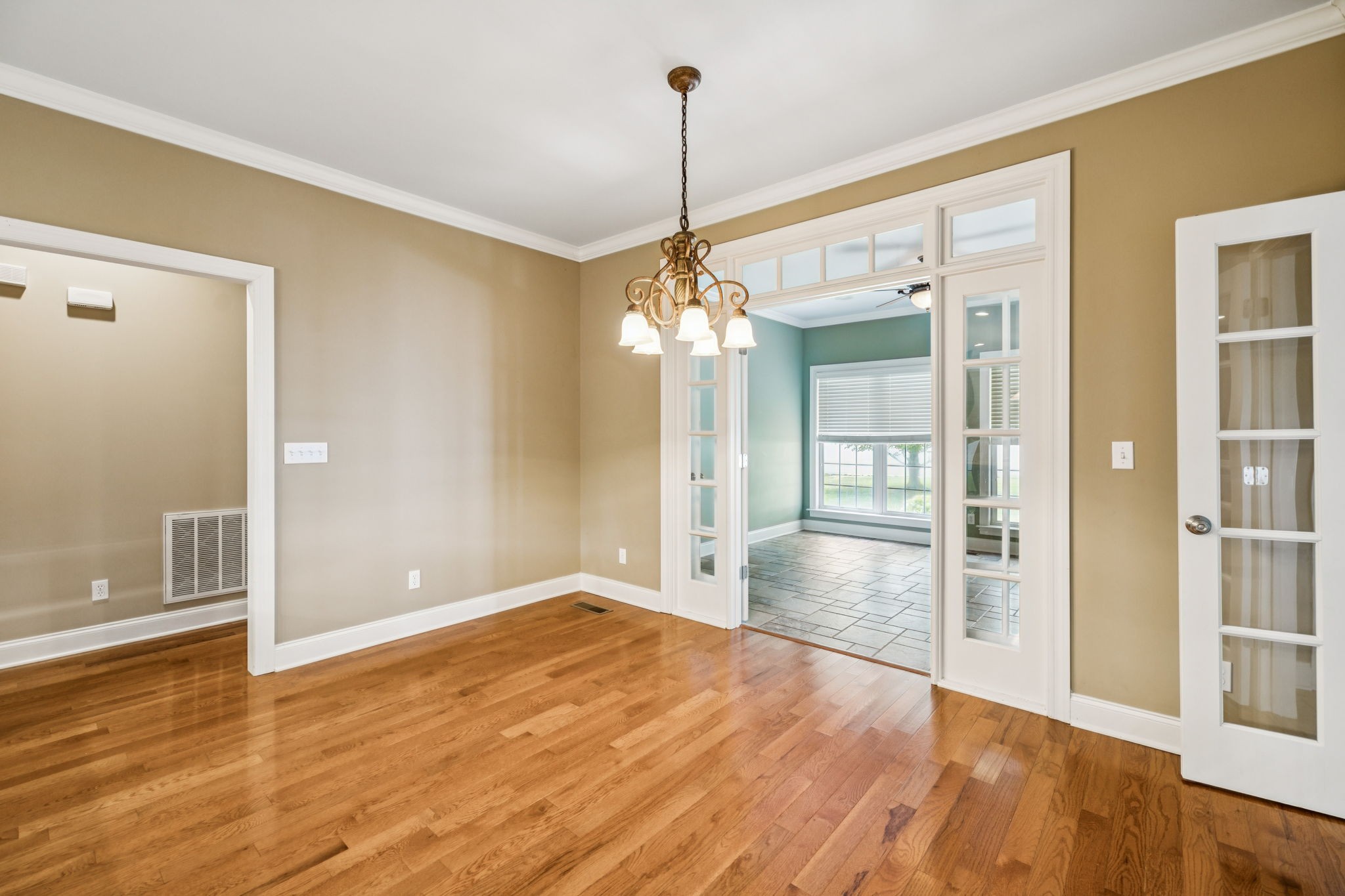 Manchester, Tennessee, 37355, United States, 4 Bedrooms Bedrooms, ,4 BathroomsBathrooms,Residential,For Sale,1937167